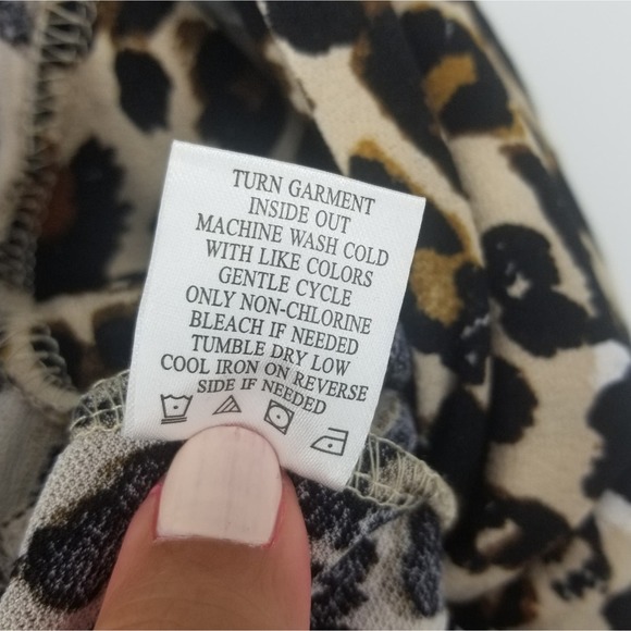 Almost Famous Cut-Out Bow Tie Front Leopard Print Romper Size Large NEW - Picture 9 of 10